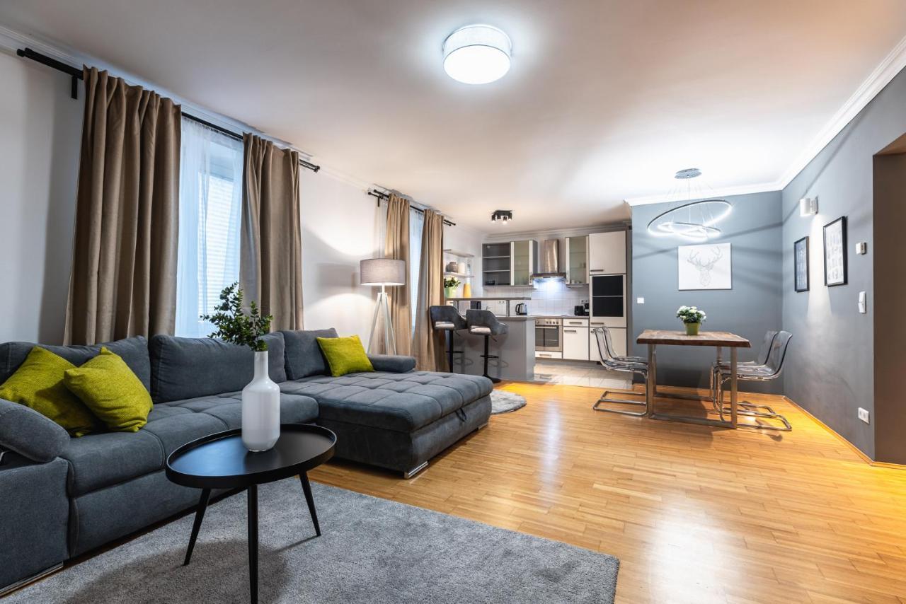 Apartment Live Centrally In A Spacious And Modern In *