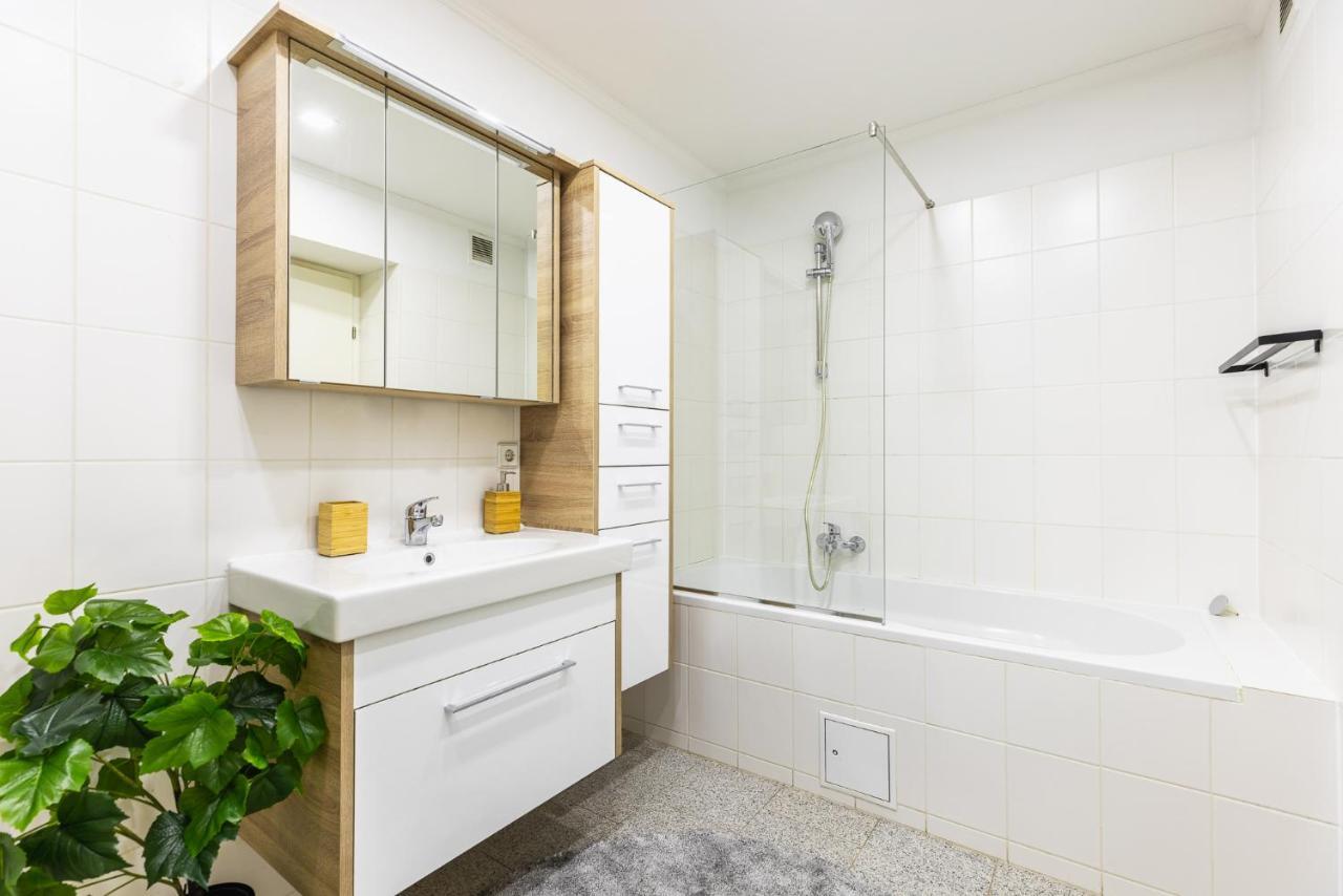 Live Centrally In A Spacious And Modern In * Wiedeń